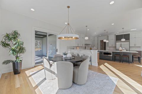 Tiny photo for 106 Brookwood Lane, Lincolnshire, IL 60069 (MLS # 12508389)