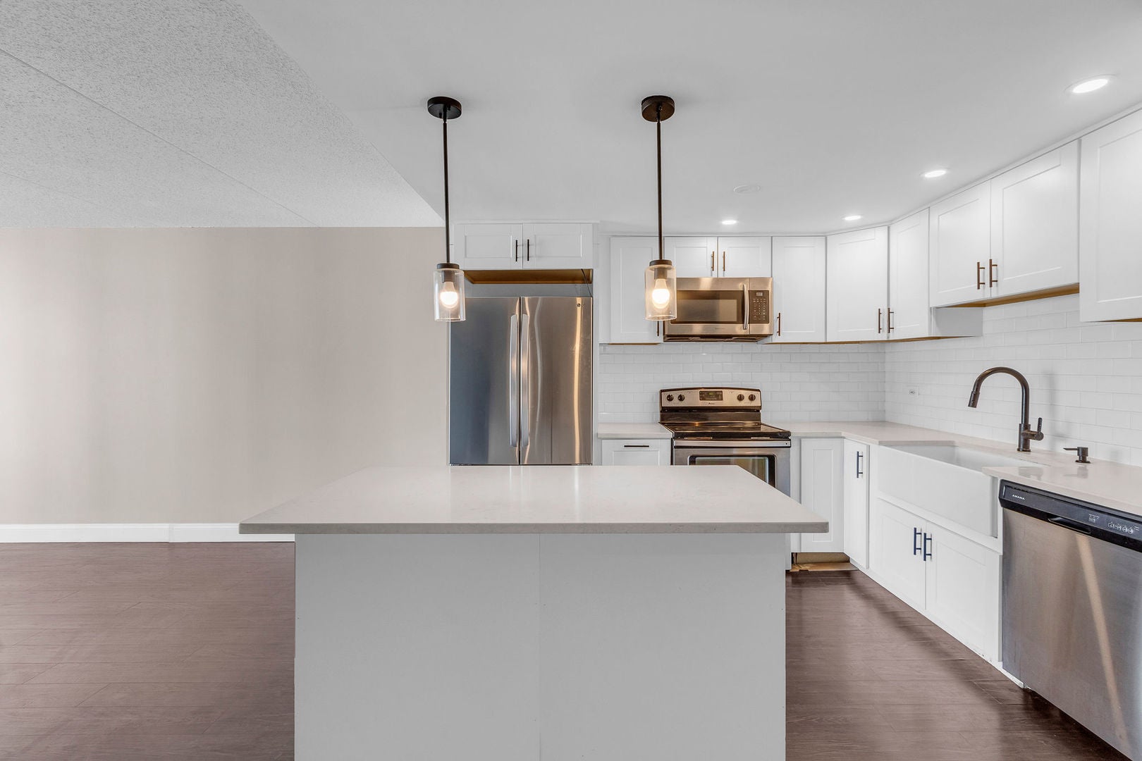2005 S Finley Road 905