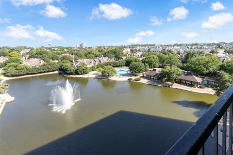 Tiny photo for 2005 S Finley Road #905, Lombard, IL 60148 (MLS # 12754143)