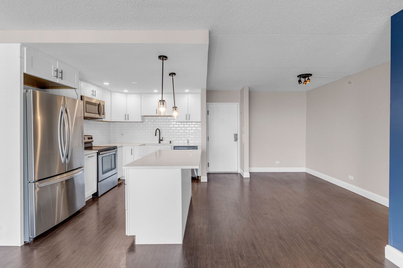 2005 S Finley Road 905