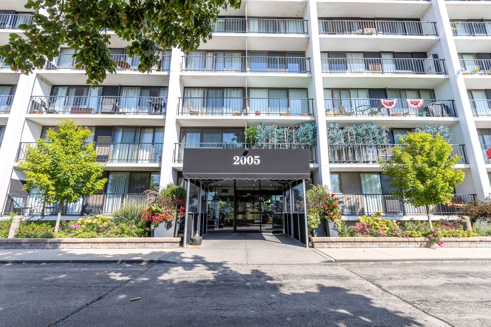 2005 S Finley Road 905