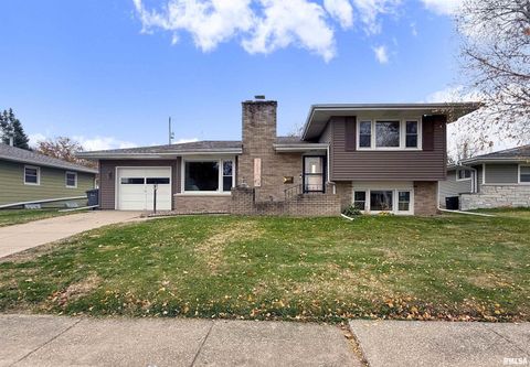 Photo of 210 HILLTOP Court, Milan, IL 61264 (MLS # QC4269198)