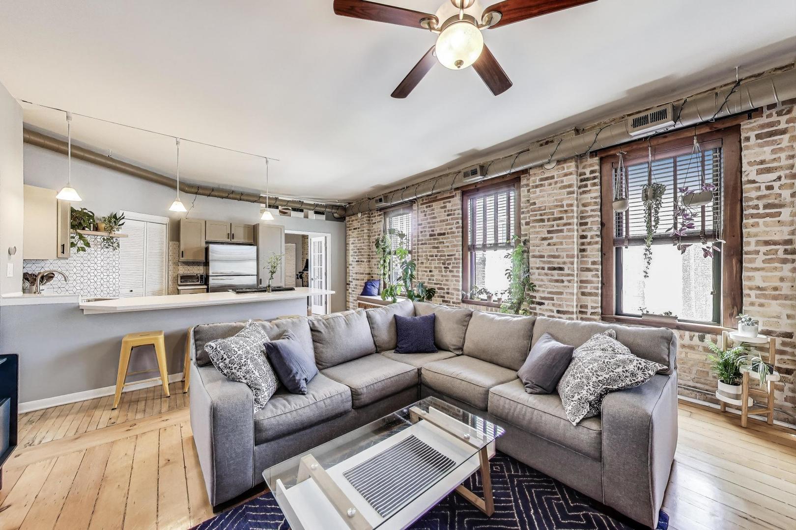 1117 W FRY Street 7