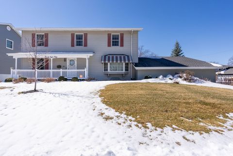 Photo of 2850 Volquardsen Avenue, Davenport, IA 52804 (MLS # 12597624)