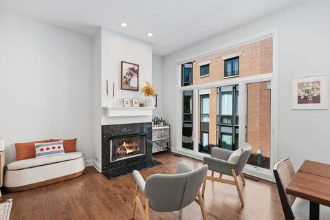 Tiny photo for 1445 N Cleveland Avenue #E, Chicago, IL 60610 (MLS # 12590916)