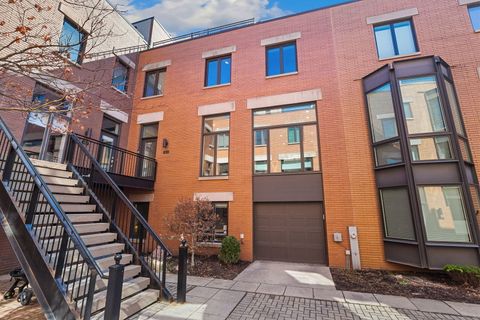 1445 N Cleveland Avenue E Chicago IL 60610