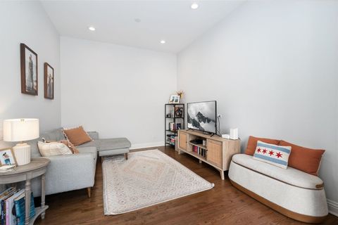 Tiny photo for 1445 N Cleveland Avenue #E, Chicago, IL 60610 (MLS # 12590916)