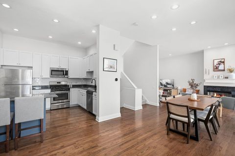 Tiny photo for 1445 N Cleveland Avenue #E, Chicago, IL 60610 (MLS # 12590916)
