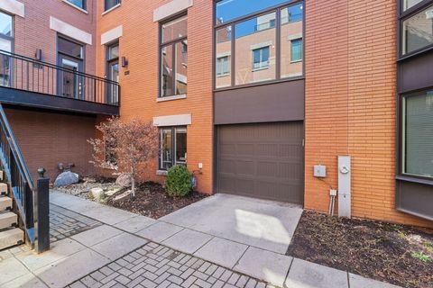 Tiny photo for 1445 N Cleveland Avenue #E, Chicago, IL 60610 (MLS # 12590916)