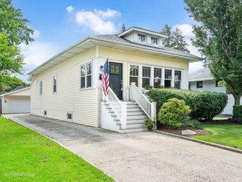 Photo of 729 N BRAINARD Avenue, La Grange Park, IL 60526 (MLS # 12721402)