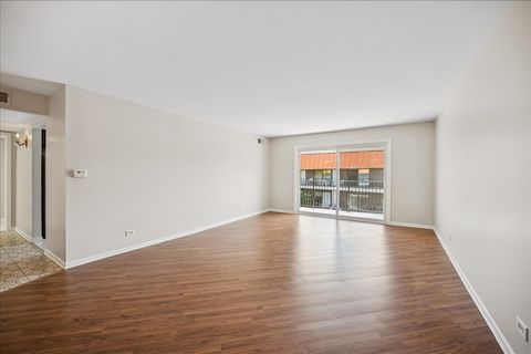 Tiny photo for 9530 N Lamon Avenue #403, Skokie, IL 60077 (MLS # 12502679)