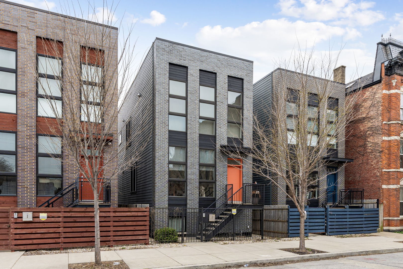 907 W Cullerton Street