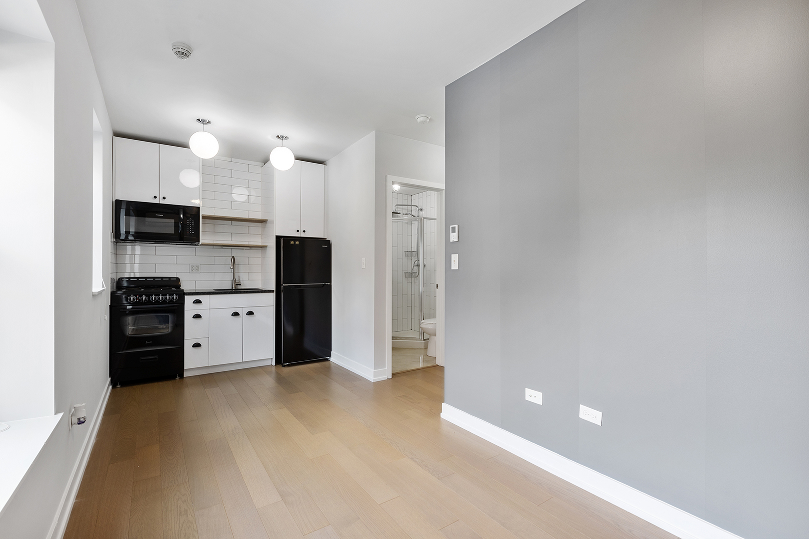 6019 N Winthrop Avenue 206