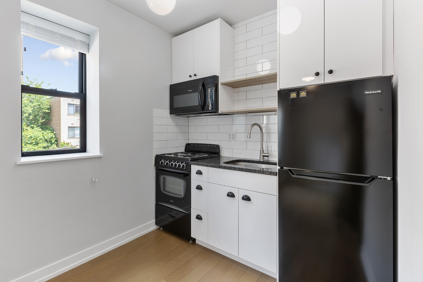 6019 N Winthrop Avenue 206