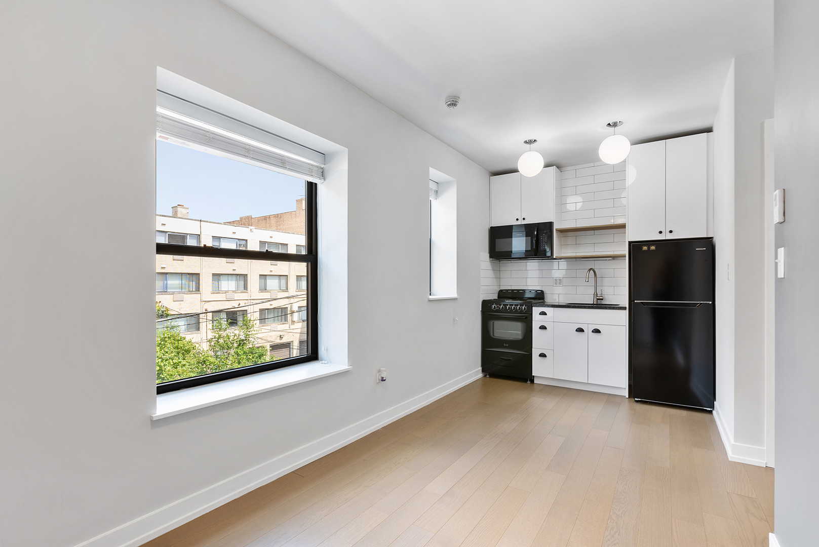 6019 N Winthrop Avenue 206