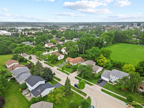 Tiny photo for 220 Osage Lane, Buffalo Grove, IL 60089 (MLS # 12493439)