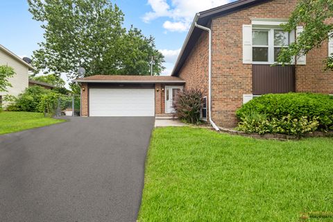 Tiny photo for 220 Osage Lane, Buffalo Grove, IL 60089 (MLS # 12493439)