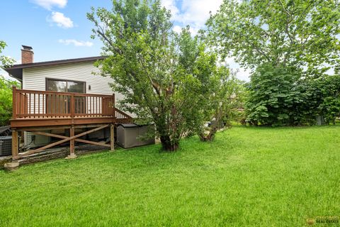 Tiny photo for 220 Osage Lane, Buffalo Grove, IL 60089 (MLS # 12493439)