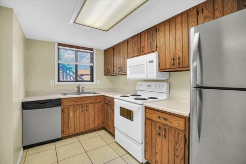 Tiny photo for 1905 Christopher Circle #4, Urbana, IL 61802 (MLS # 12308926)