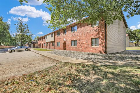 Tiny photo for 1905 Christopher Circle #4, Urbana, IL 61802 (MLS # 12308926)