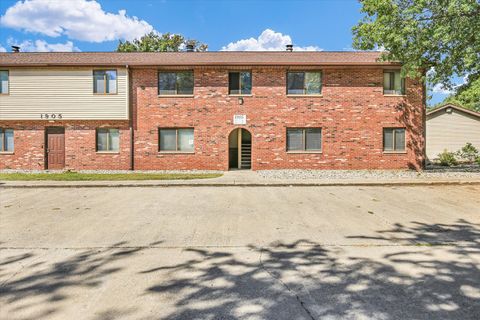 Photo of 1905 Christopher Circle #4, Urbana, IL 61802 (MLS # 12308926)