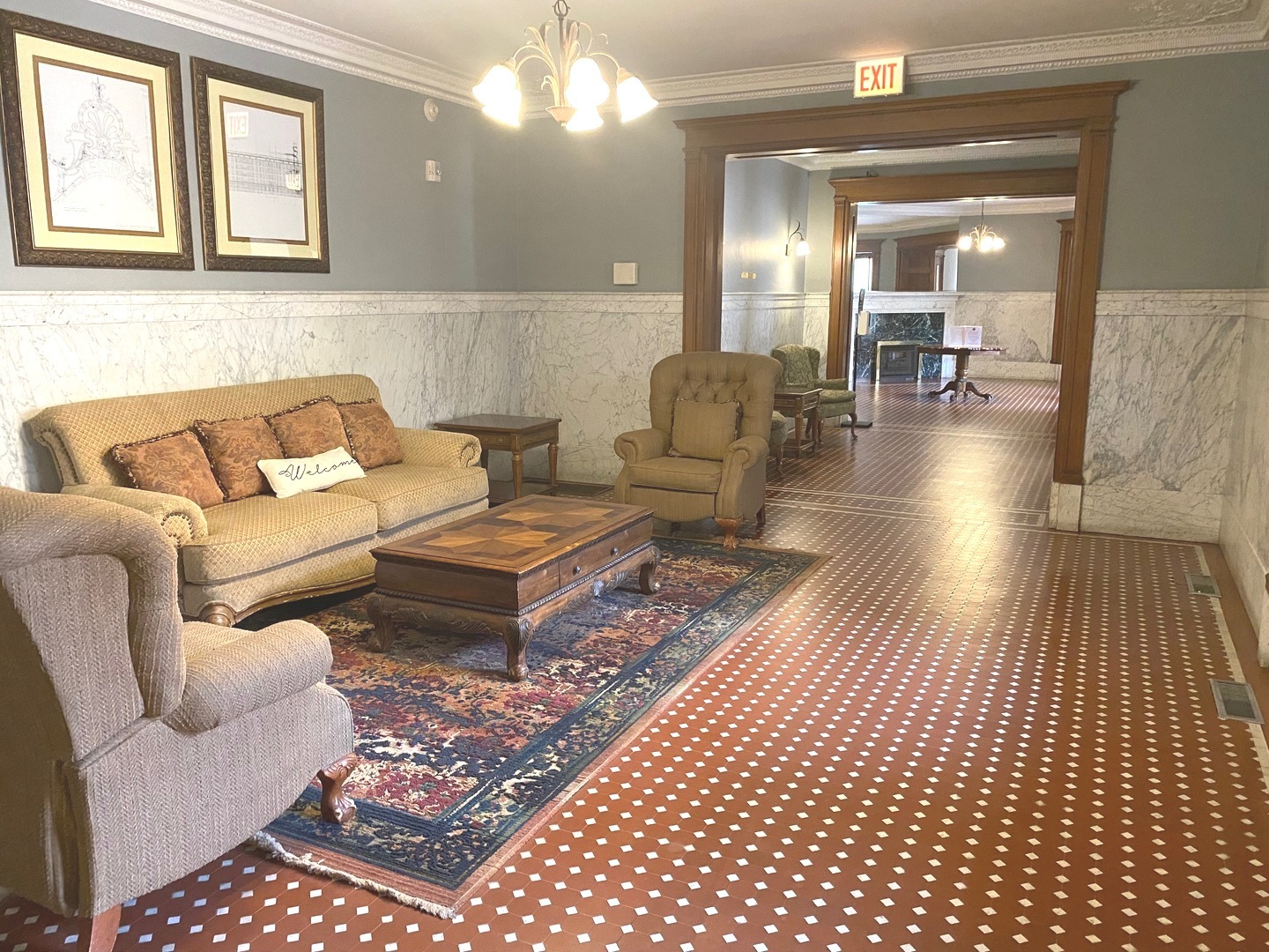 559 W Surf Street 101