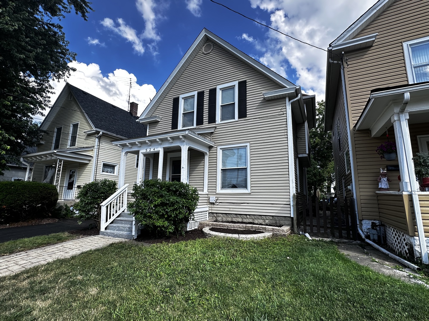 524 WOODLAWN Avenue