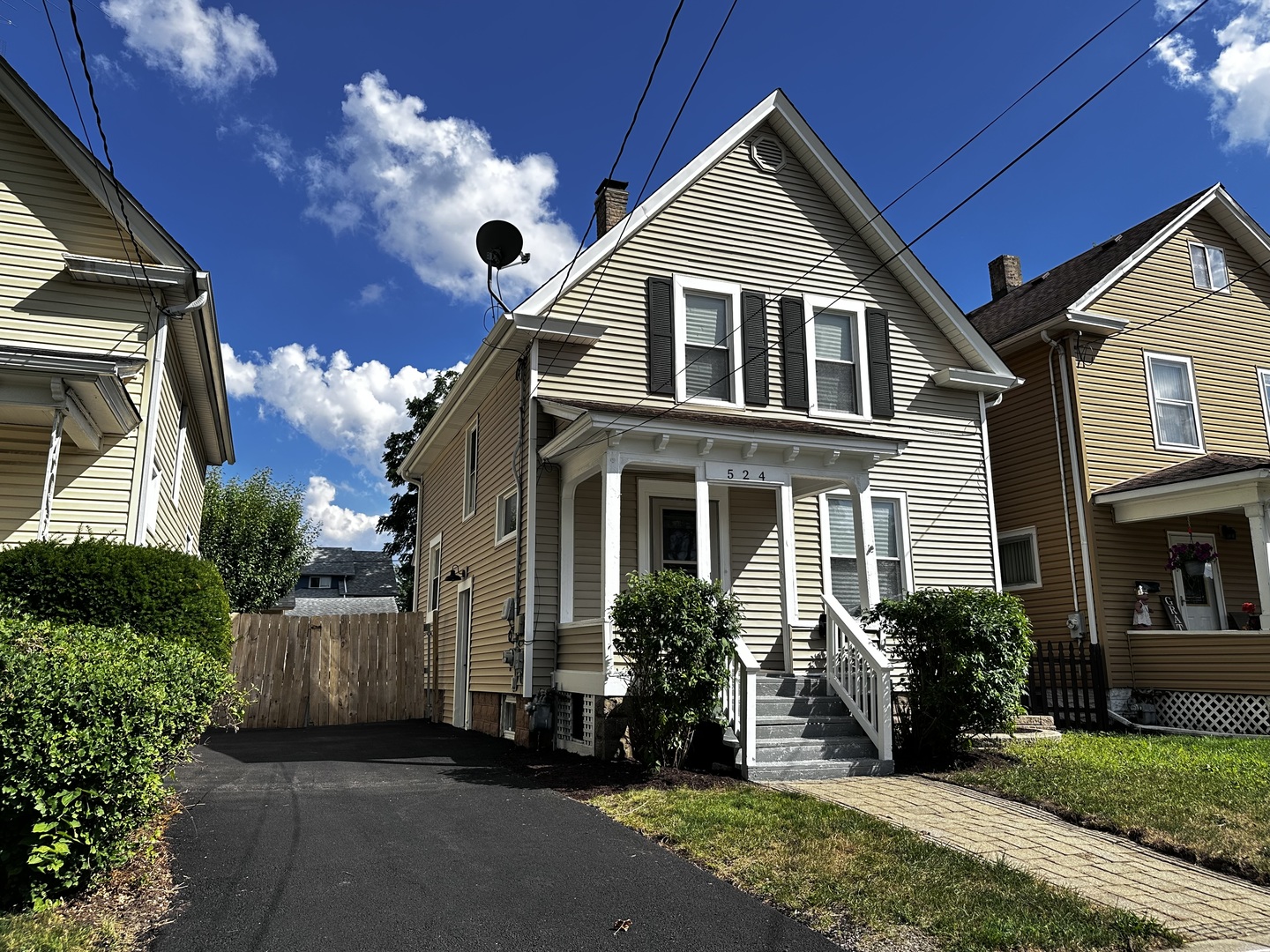 524 WOODLAWN Avenue