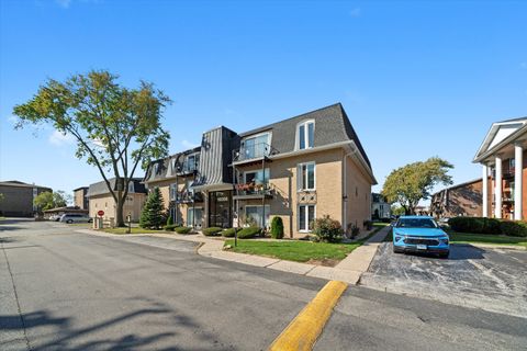Tiny photo for 10308 Circle Drive #301, Oak Lawn, IL 60453 (MLS # 12491045)