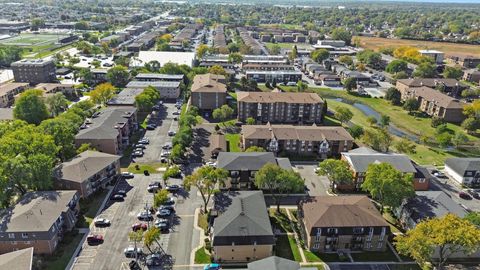 Tiny photo for 10308 Circle Drive #301, Oak Lawn, IL 60453 (MLS # 12491045)