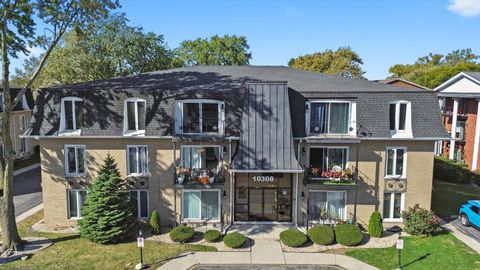 Tiny photo for 10308 Circle Drive #301, Oak Lawn, IL 60453 (MLS # 12491045)