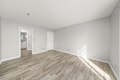 Tiny photo for 10308 Circle Drive #301, Oak Lawn, IL 60453 (MLS # 12491045)