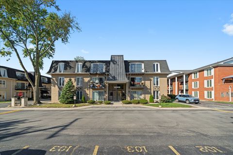Photo of 10308 Circle Drive #301, Oak Lawn, IL 60453 (MLS # 12491045)