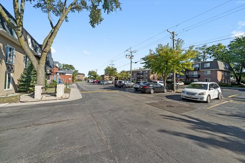 Tiny photo for 10308 Circle Drive #301, Oak Lawn, IL 60453 (MLS # 12491045)