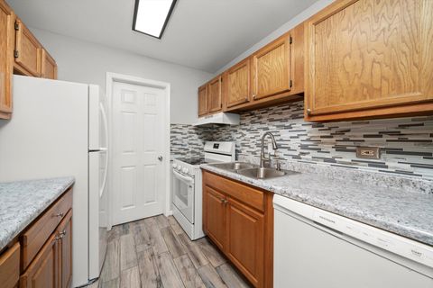 Tiny photo for 10308 Circle Drive #301, Oak Lawn, IL 60453 (MLS # 12491045)