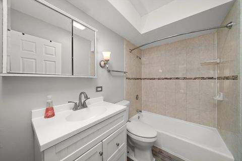 Tiny photo for 10308 Circle Drive #301, Oak Lawn, IL 60453 (MLS # 12491045)