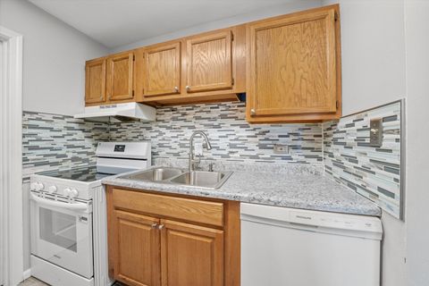 Tiny photo for 10308 Circle Drive #301, Oak Lawn, IL 60453 (MLS # 12491045)
