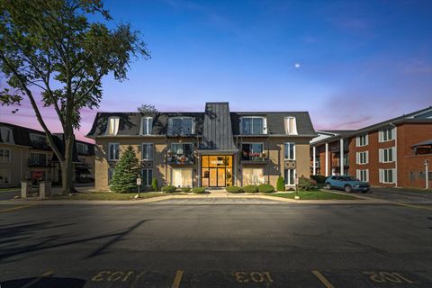 Tiny photo for 10308 Circle Drive #301, Oak Lawn, IL 60453 (MLS # 12491045)