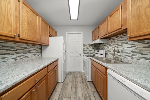 Tiny photo for 10308 Circle Drive #301, Oak Lawn, IL 60453 (MLS # 12491045)