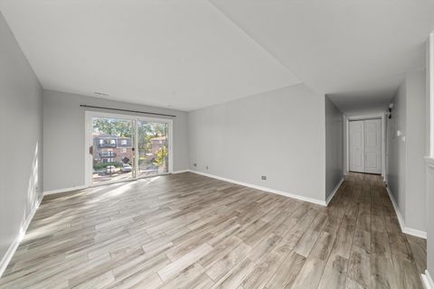 Tiny photo for 10308 Circle Drive #301, Oak Lawn, IL 60453 (MLS # 12491045)