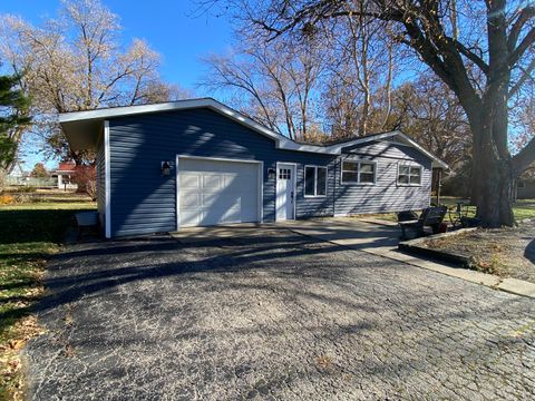 Tiny photo for 100 E Willow Street, Fairbury, IL 61739 (MLS # 12523015)