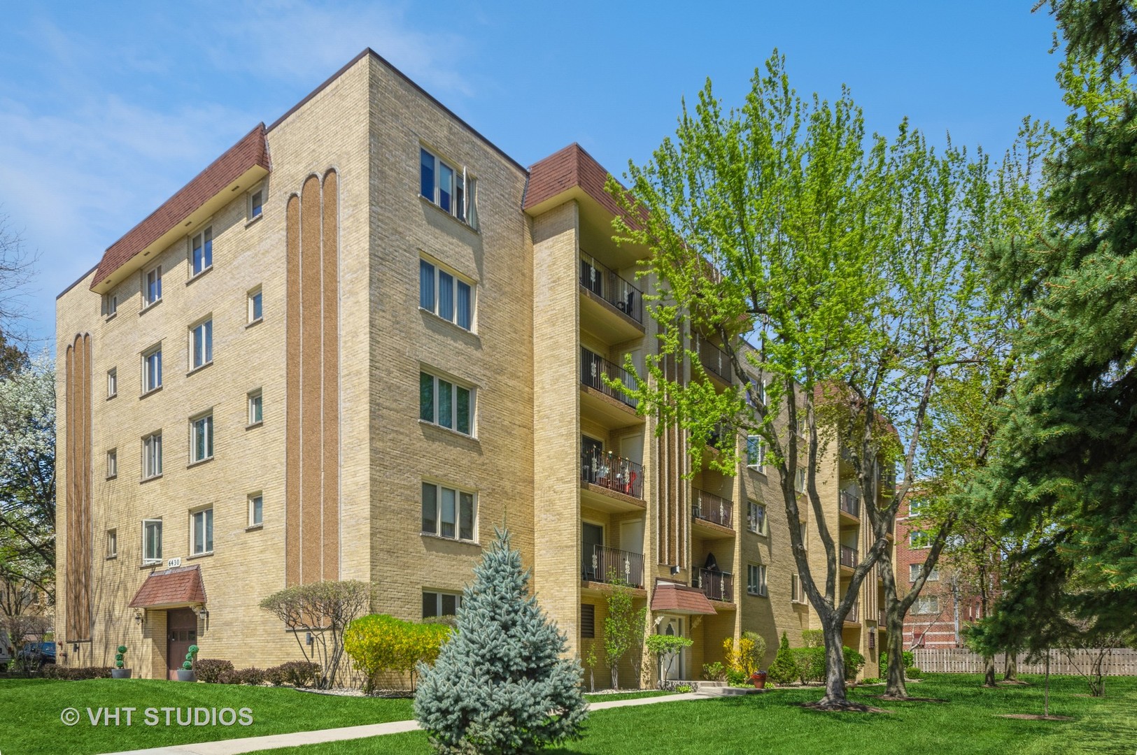 6430 W Belle Plaine Avenue 502