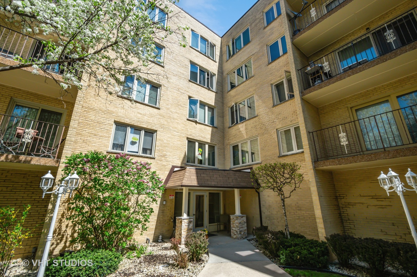 6430 W Belle Plaine Avenue 502