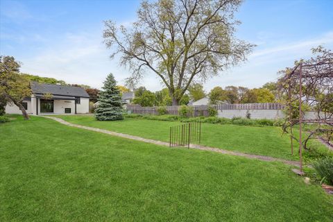 Tiny photo for 33 Chestnut Avenue, Clarendon Hills, IL 60514 (MLS # 12653991)