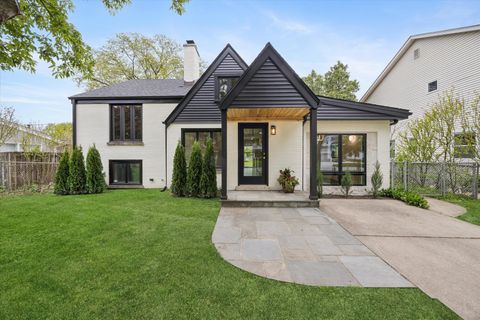 Photo of 33 Chestnut Avenue, Clarendon Hills, IL 60514 (MLS # 12653991)