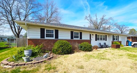 Photo of 412 Sunset Drive, Centralia, IL 62801 (MLS # 12579295)