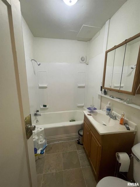 Tiny photo for 906 S ELIZABETH Street, Carbondale, IL 62901 (MLS # EB458640)