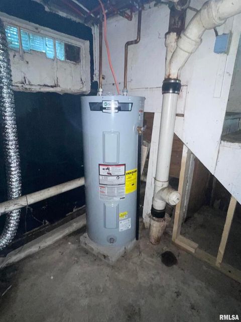 Tiny photo for 906 S ELIZABETH Street, Carbondale, IL 62901 (MLS # EB458640)