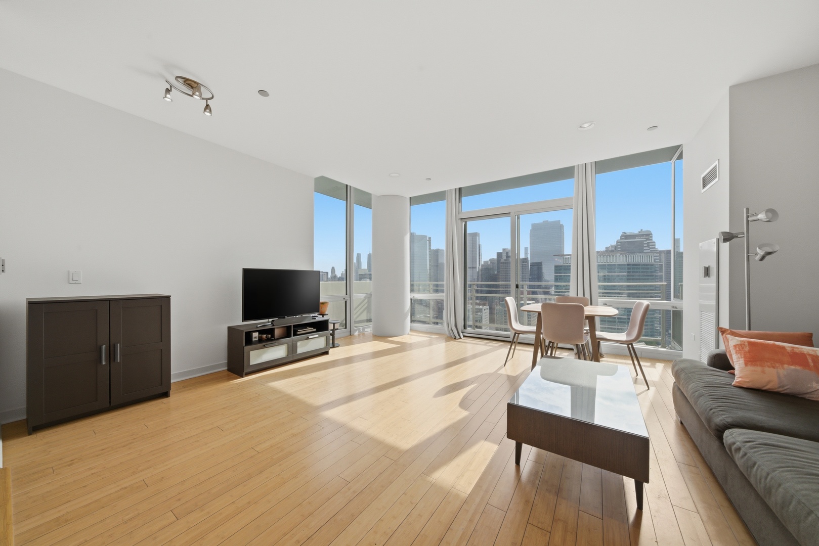 737 W Washington Boulevard 3406