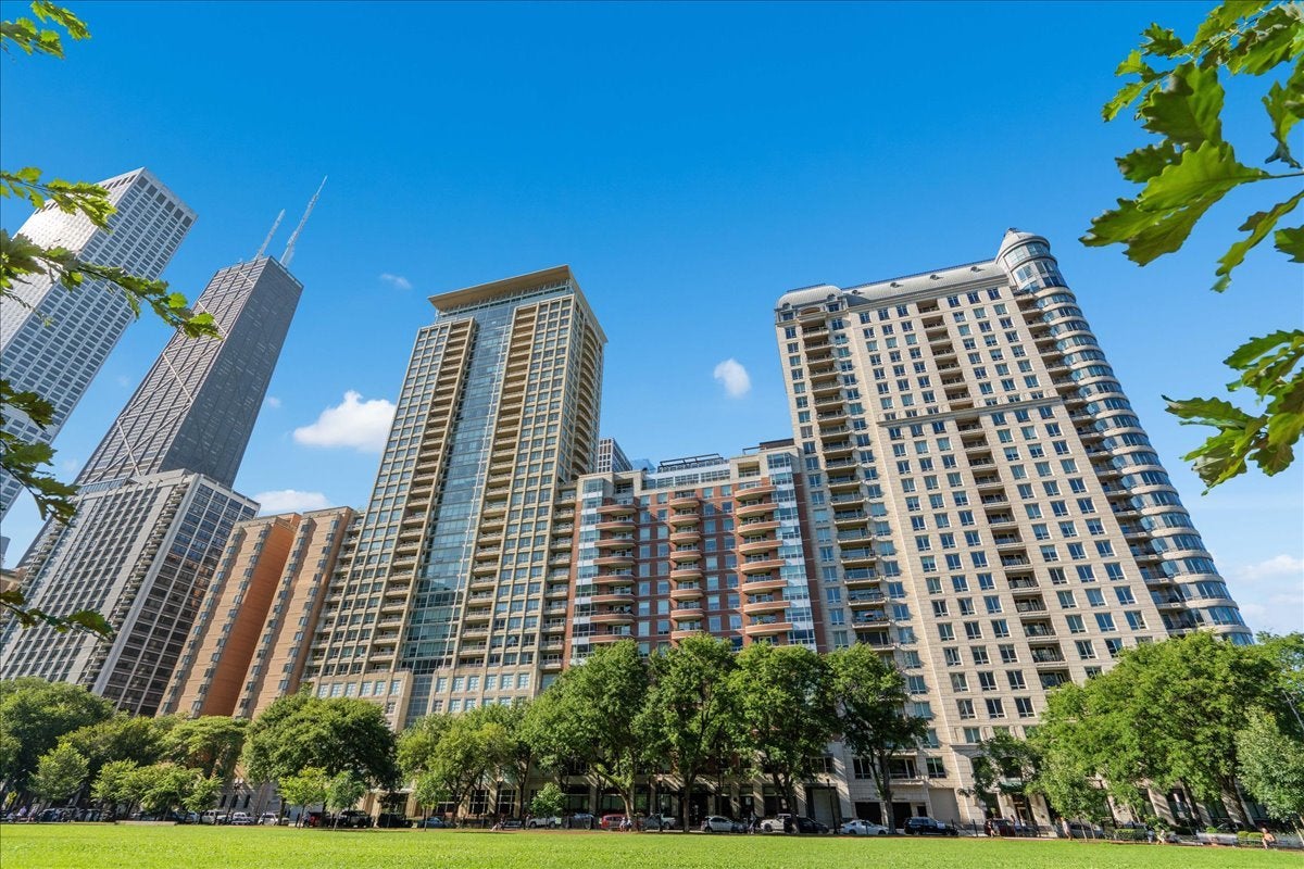 840 N Lake Shore Drive 1803